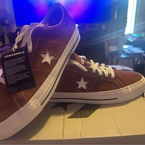 Converse Brown Sneakers with Retro Design and White Sole 2 pairs of laces BN/WHT